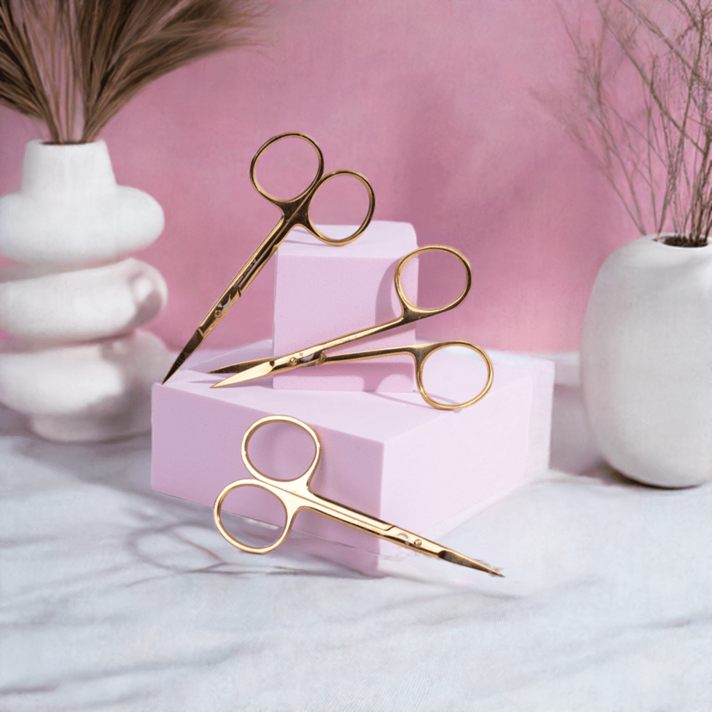 Petit Ciseau plaqué or coupe fine et précise