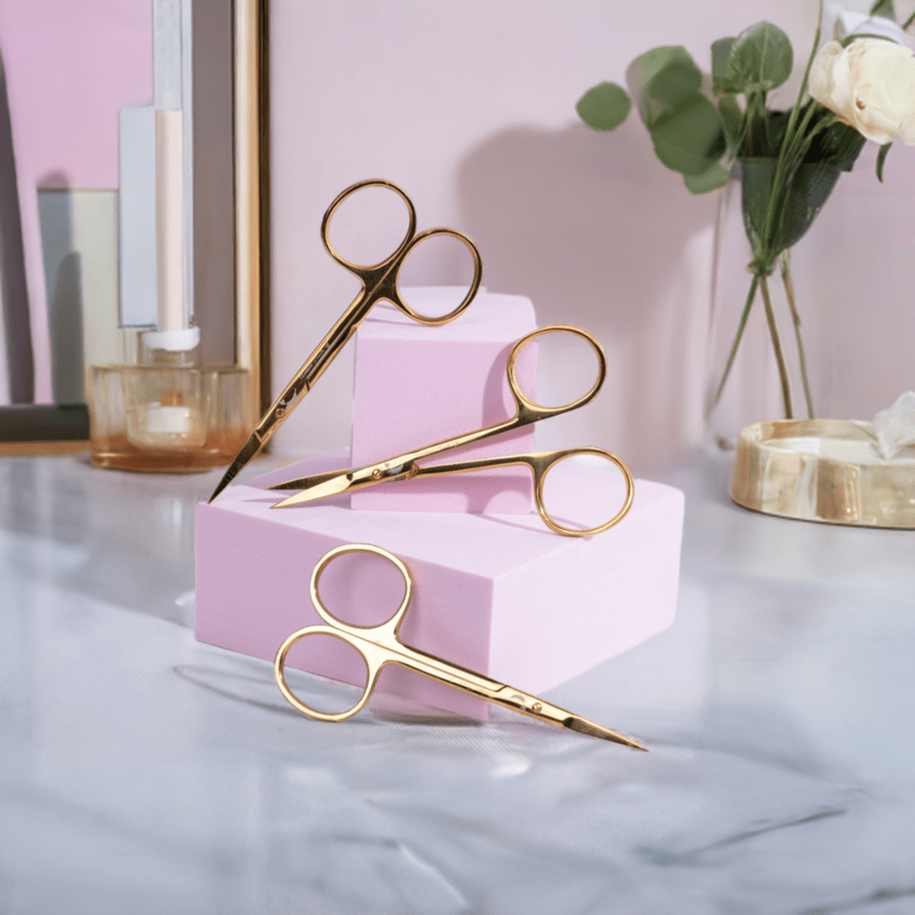 Petit Ciseau Or esthétique pour techniciennes