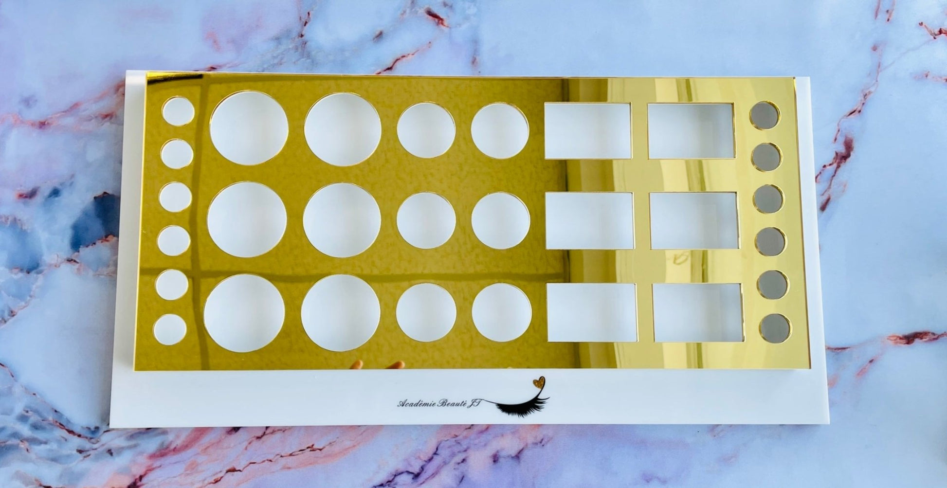 Présentoir luxe Académie Beauté JT avec finition dorée