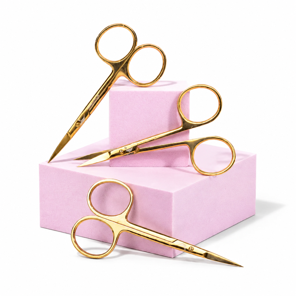 Petit Ciseau Or – Précision sourcils & extensions